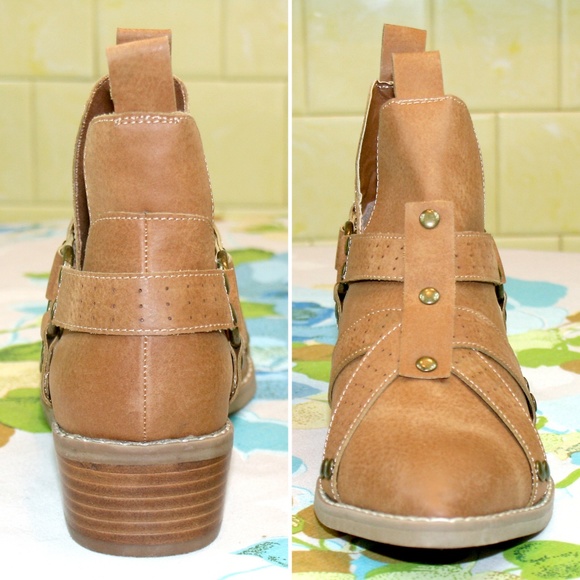 Edgy Studded Harness Pointy Toe Ankle Boot NIB - Picture 5 of 8